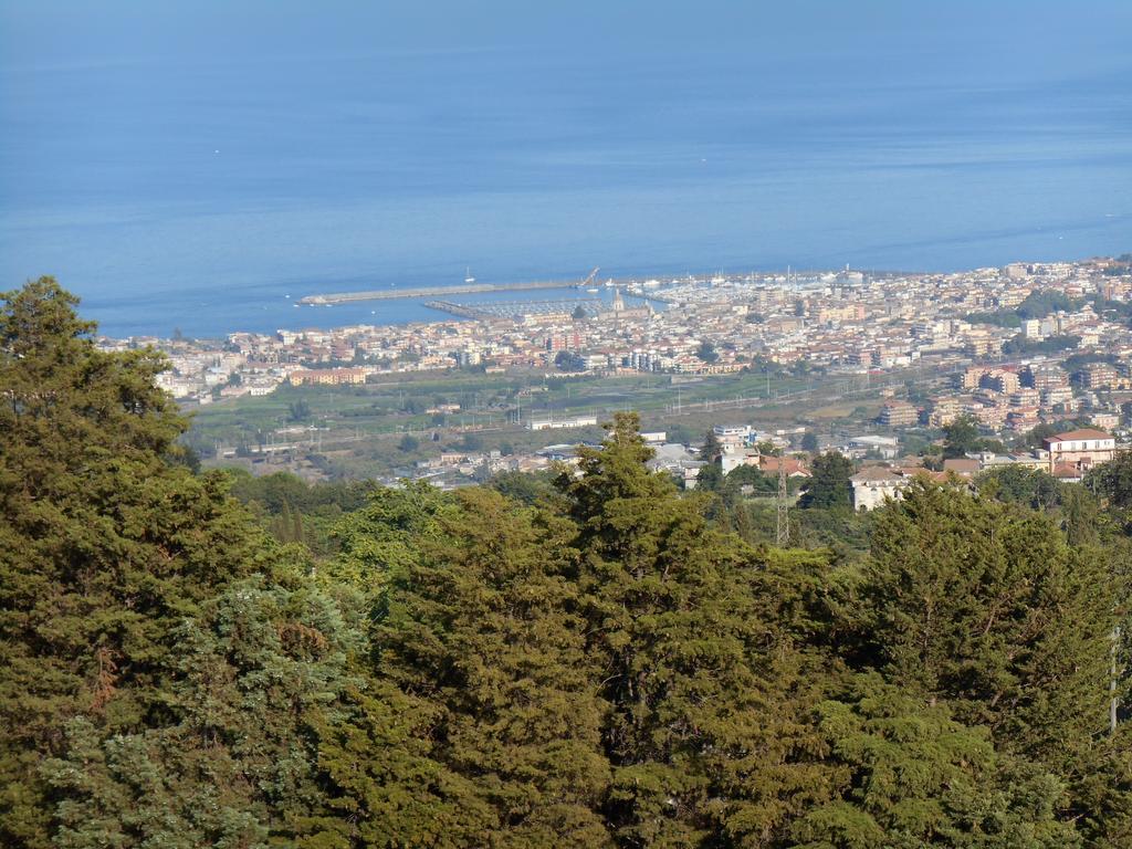 Al Villino Sunshine In Villa Con Piscina Ed Idromassaggio SantʼAlfio Δωμάτιο φωτογραφία