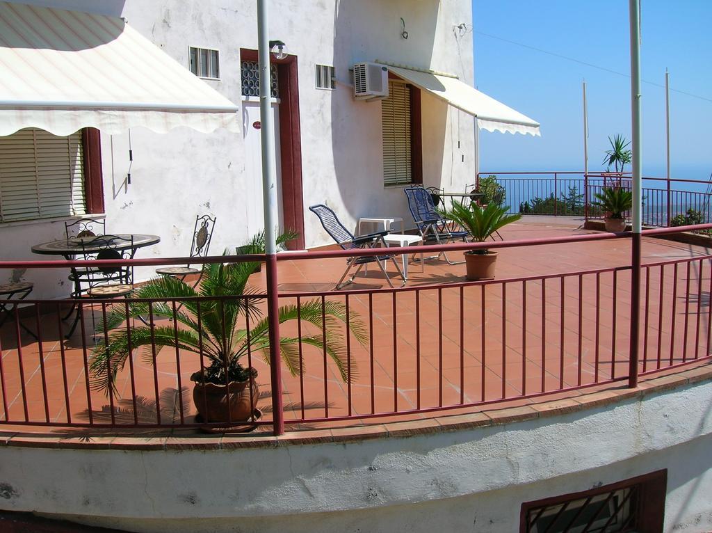 Al Villino Sunshine In Villa Con Piscina Ed Idromassaggio SantʼAlfio Δωμάτιο φωτογραφία